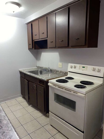 Building Photo - 1885 Taylor Rd