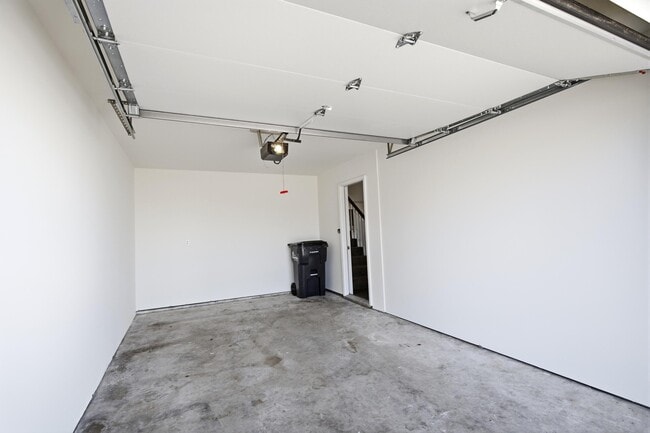 Building Photo - 3509 La Mesa Dr