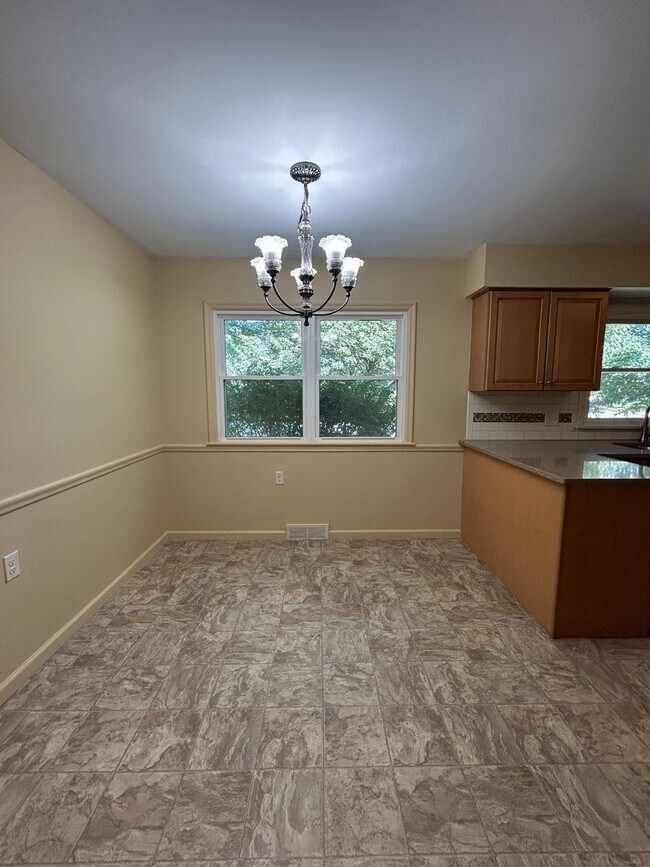 Building Photo - 704 N 74th Ave