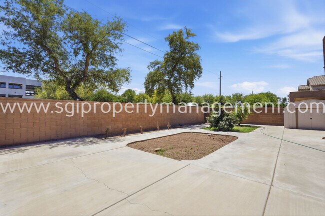 Building Photo - 6827 N 71st Dr