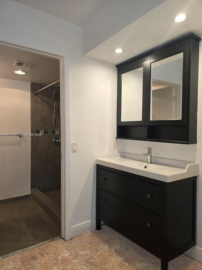 Building Photo - 9501 SW 138th Pl