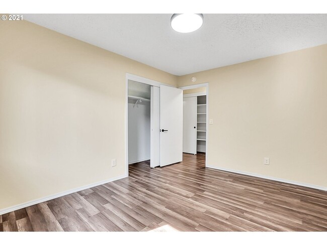 Building Photo - Beautiful 3-bdr/2-bath ranch in Argay Terrace—2 living areas, 2-car garage, & large, fenced yard!