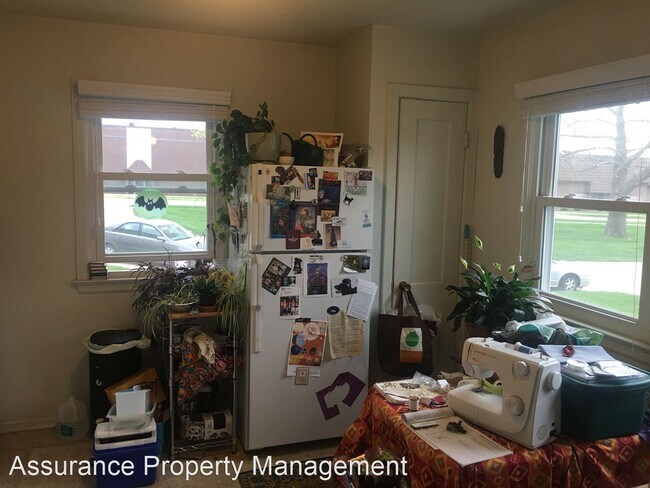 Building Photo - 1015 W Benton St