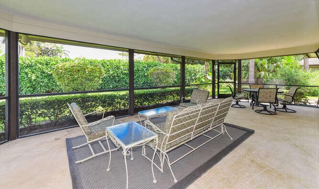 Building Photo - 493 Forestview Dr