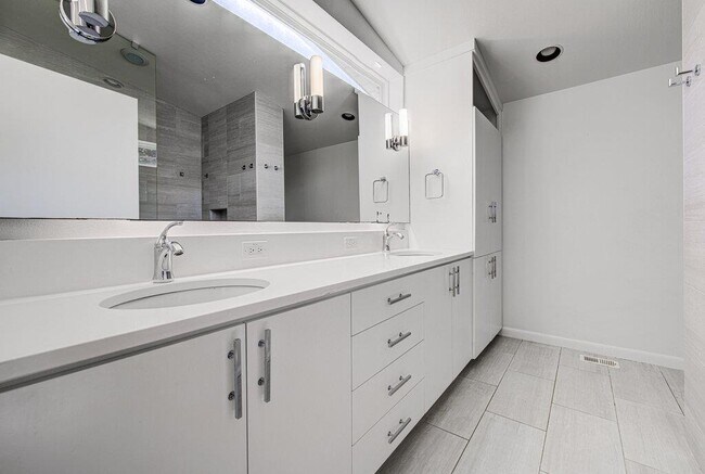 Building Photo - 2400 Spring Creek Dr