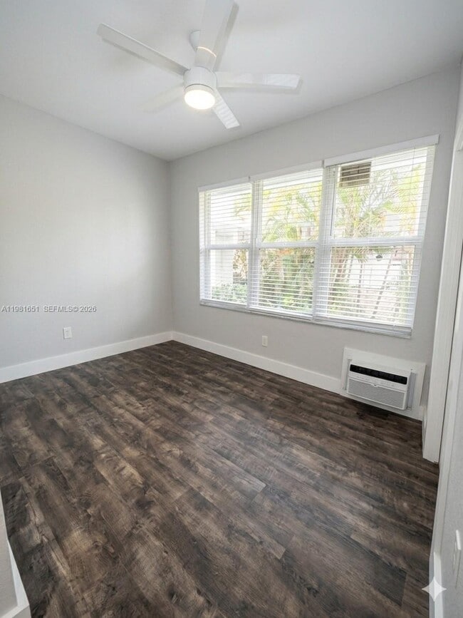 Building Photo - 317 W 28th St