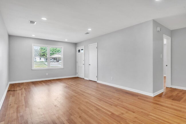 Building Photo - 2BR/1BA Townhome with Granite Countertops & Carport $1400/mo rent