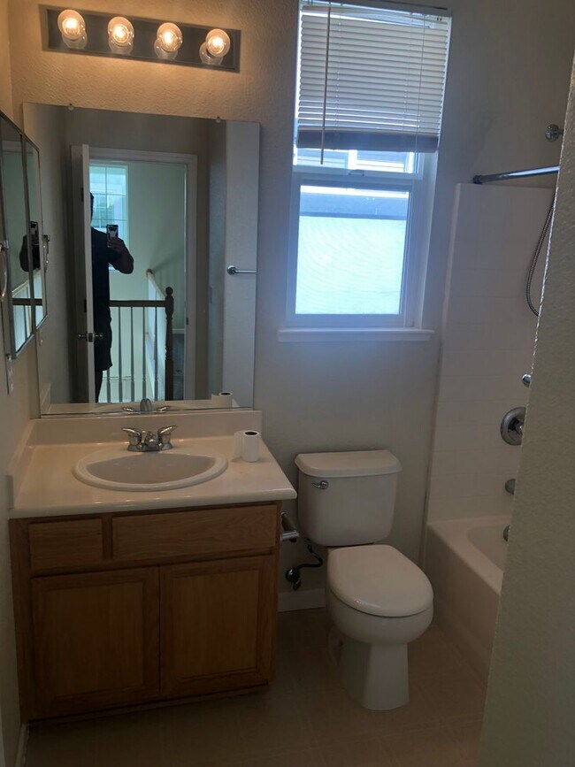 Building Photo - Stunning home in the much desired Dixon ar...