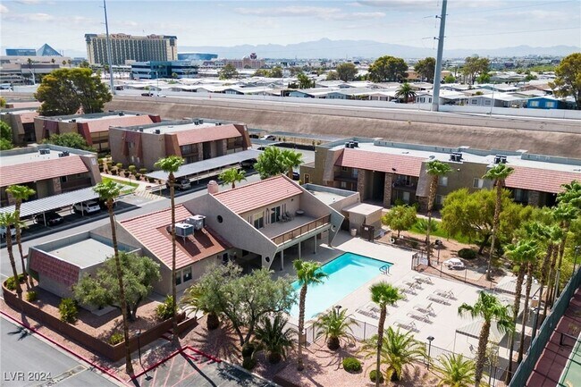 Building Photo - 4921 Indian River Dr