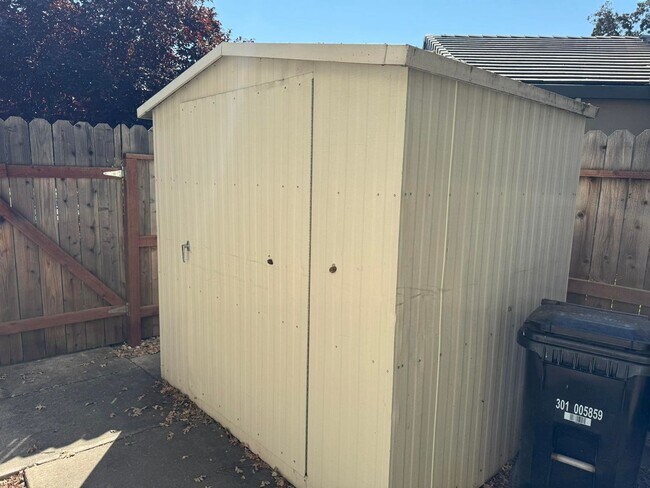 Building Photo - Home for Rent in Carmichael, CA