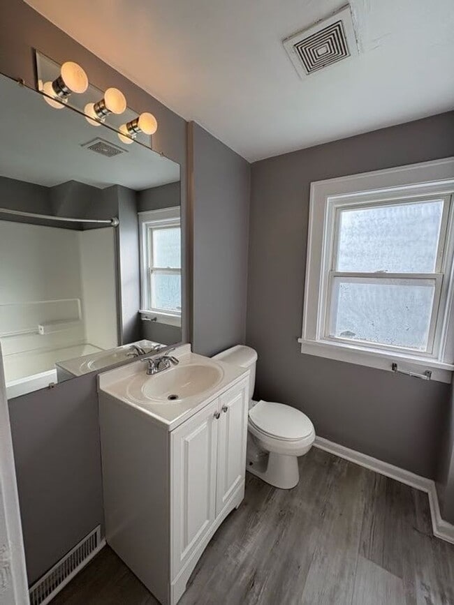 Building Photo - Three bedroom two bathroom home for rent