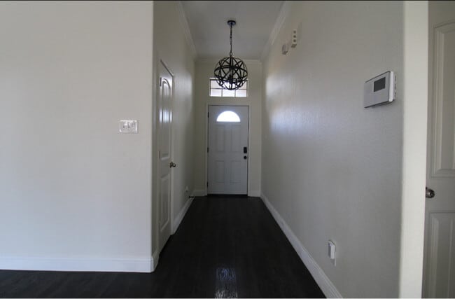 Building Photo - 1405 Meadowlark Ln