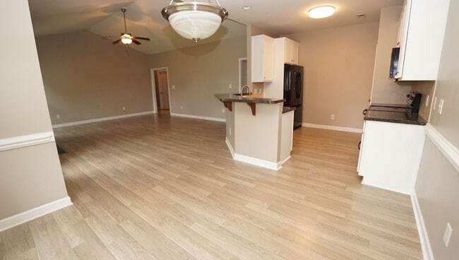 Building Photo - 147 Moonstone Ct