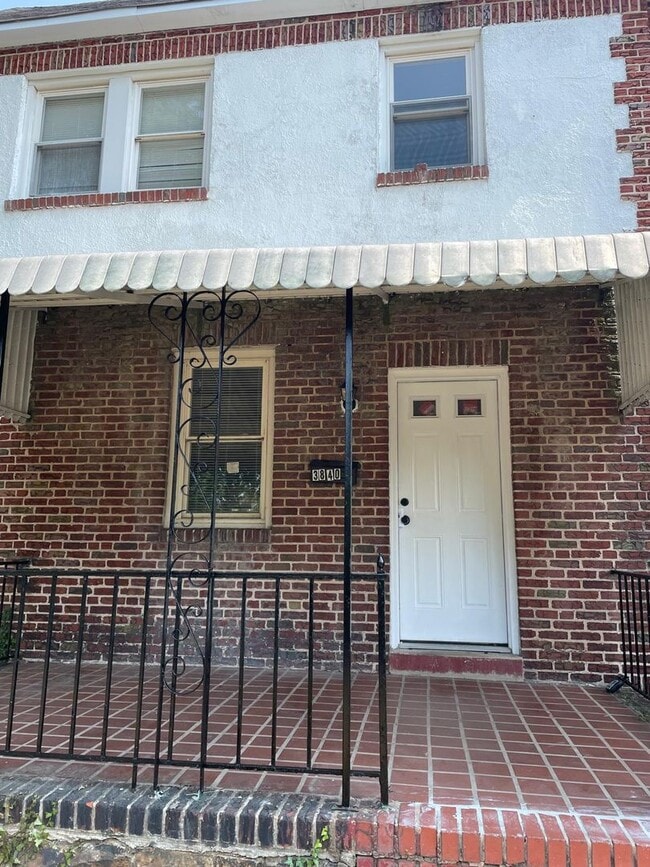 Building Photo - 3840 Dolfield Ave