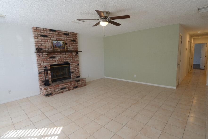 Building Photo - 5426 Mariposa Ave