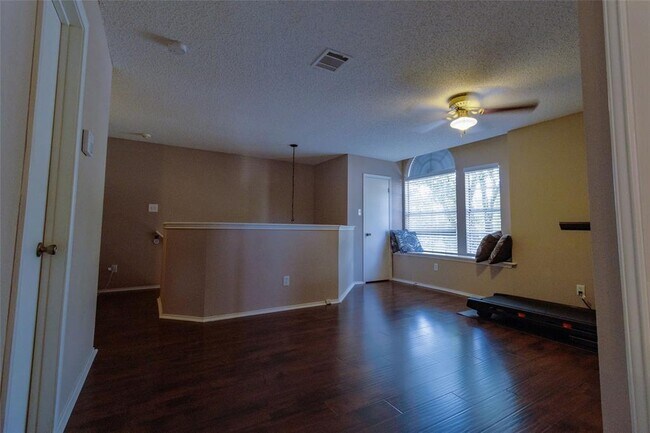 Building Photo - 3905 Lemos Dr