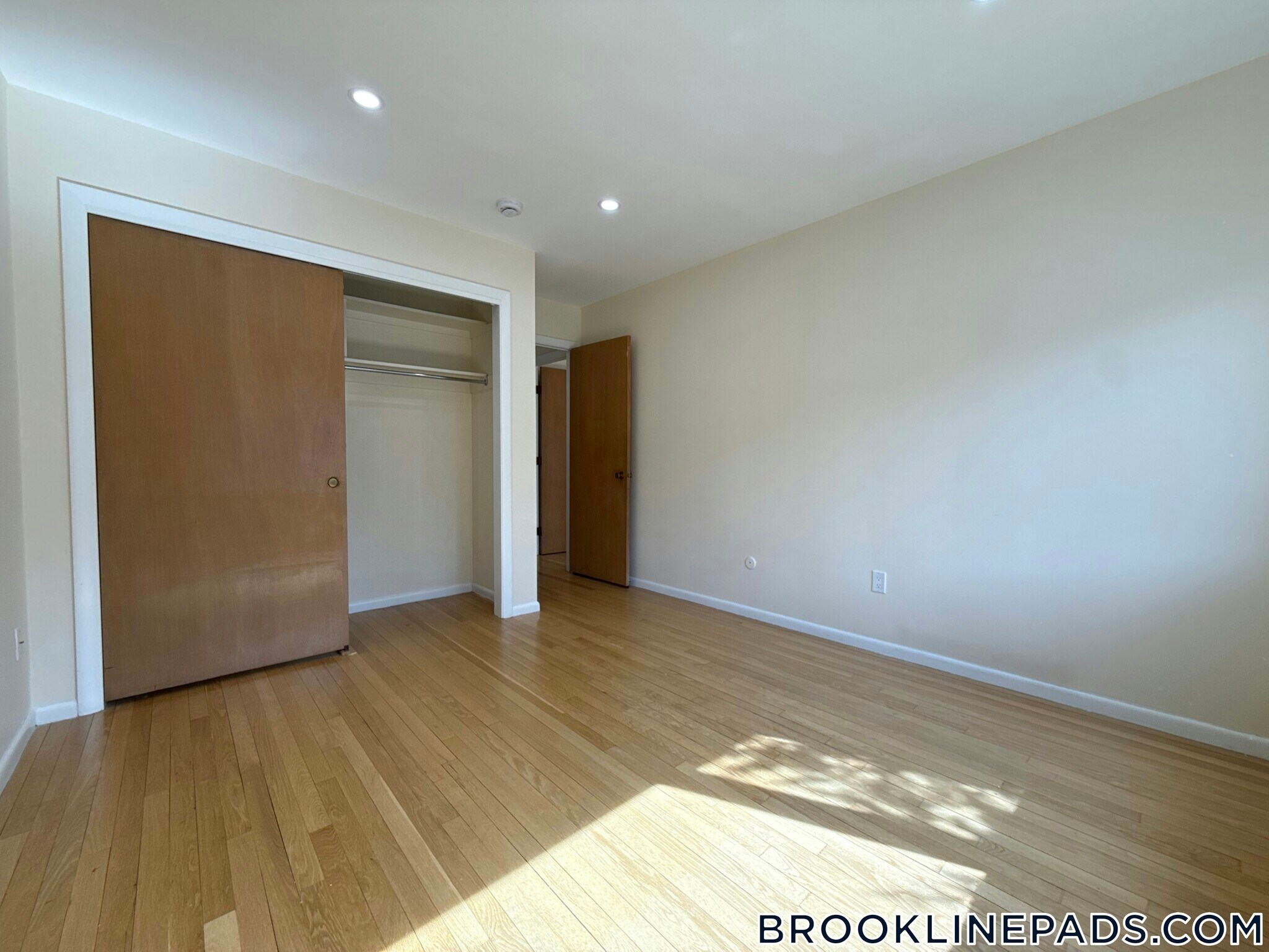 Building Photo - 35 Vernon St