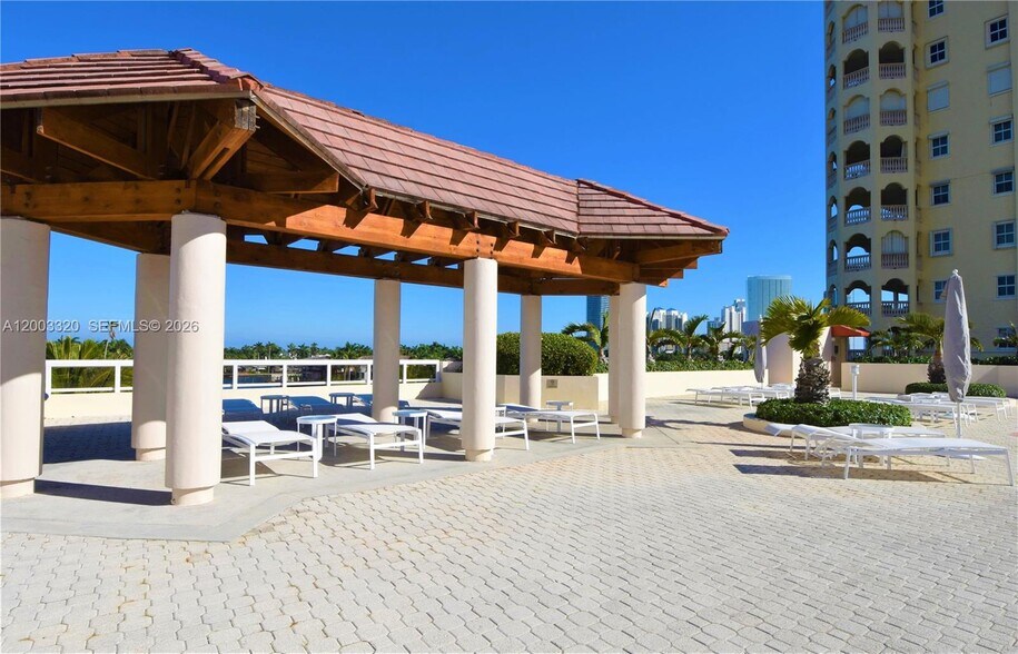 Building Photo - 20185 E Country Club Dr