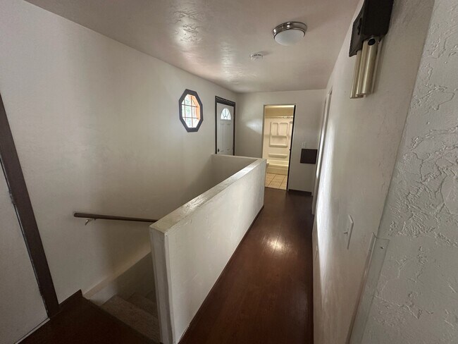 Building Photo - 413 Tampa Way