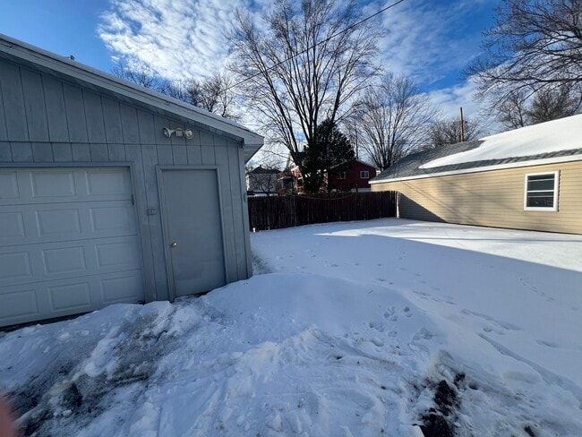 Building Photo - Click the “Apply Now” button or email wapmrentals@gmail.com for a prompt response.