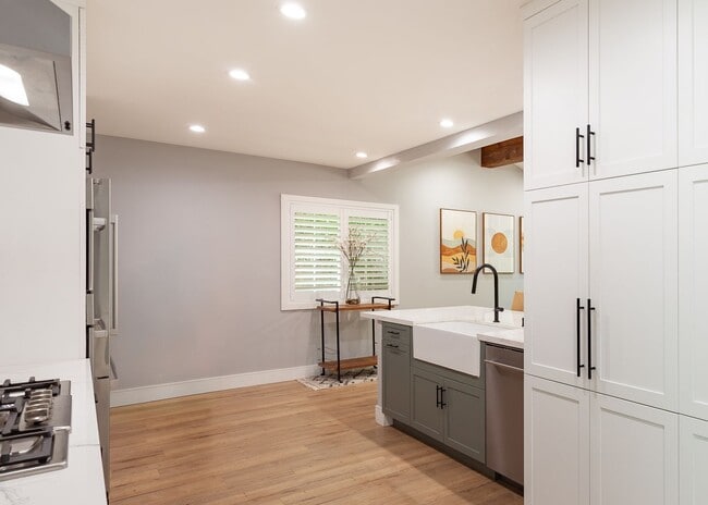 Building Photo - *Unfurnished* Gorgeous 4-Bed Oasis with Po...