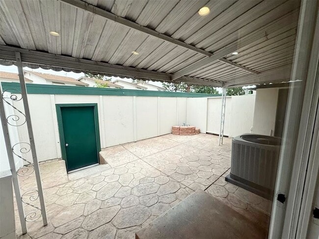 Building Photo - 8238 Henderson Green