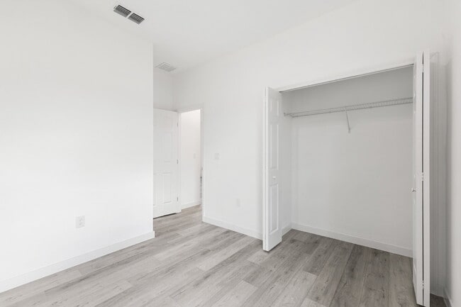 Building Photo - Modern Living Meets Comfort – Stunning 3 Bed, 2 Bath Home!