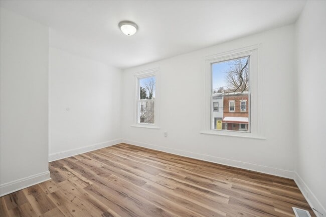 Building Photo - Germantown 4 Bedroom House- Half Bath on the First Floor!