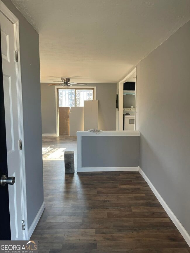 Building Photo - 210 Marion St