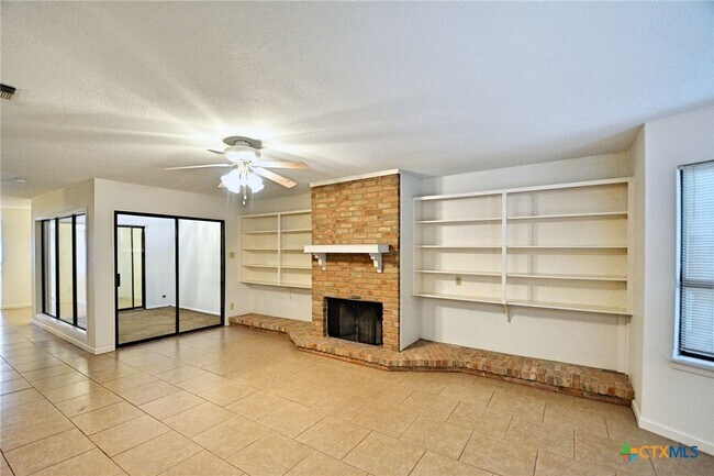 Building Photo - 736 Summerwood Dr
