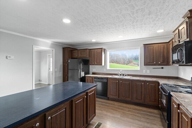 Building Photo - Pet Friendly Three Bedroom on Five Acres!