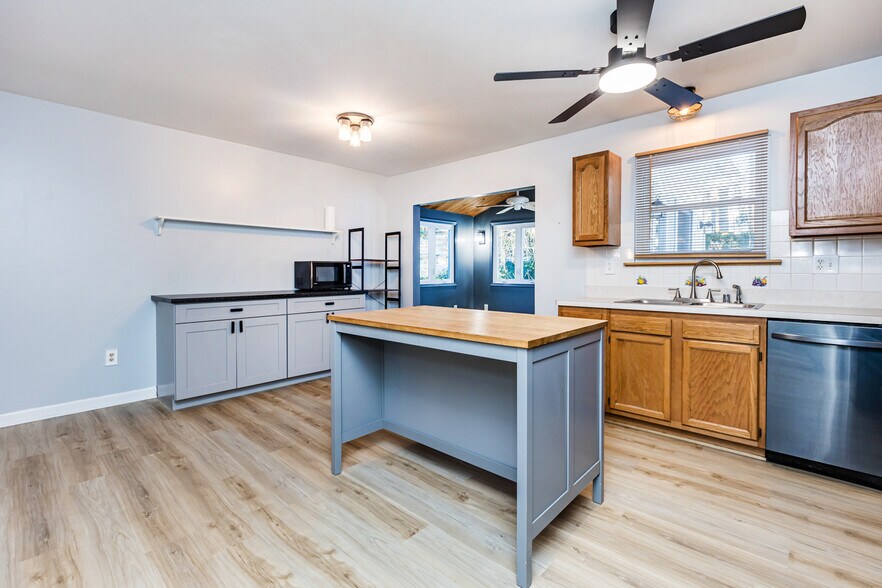 Building Photo - 6571 11th St