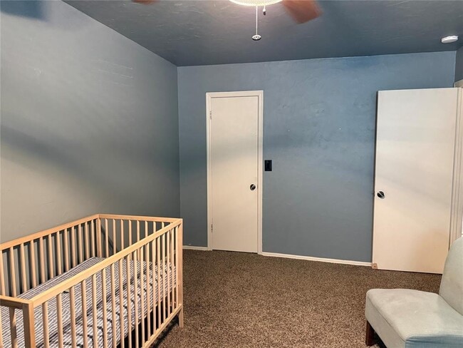 Building Photo - 1327 Canterbury Blvd