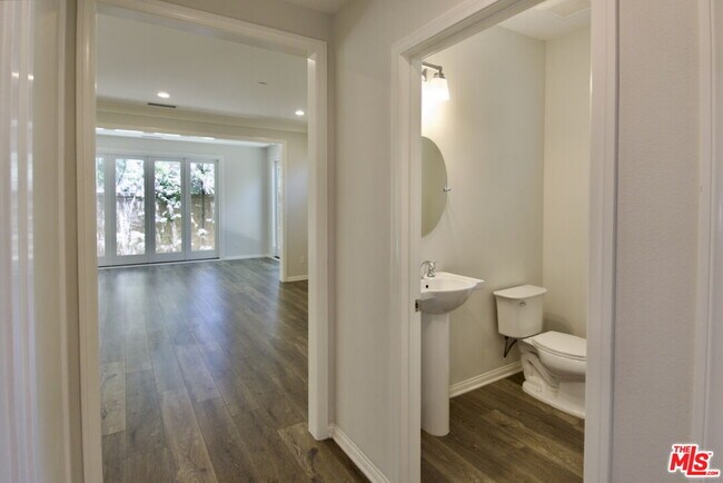 Building Photo - 50 Twin Flower