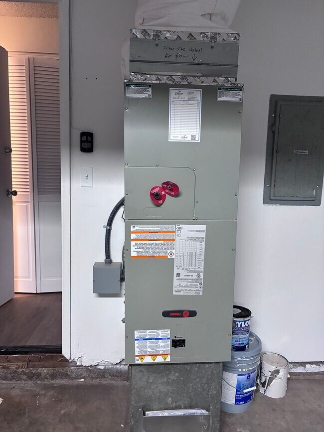 Building Photo - Your Newly Updated 3 Bed, 1 Bath Move-In Ready Home!