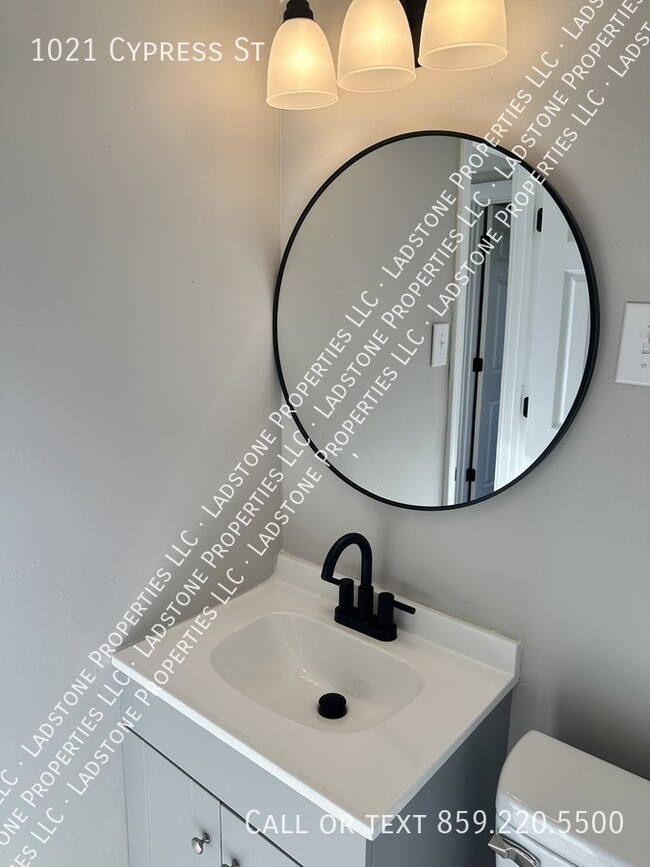 Building Photo - 1021 Cypress St