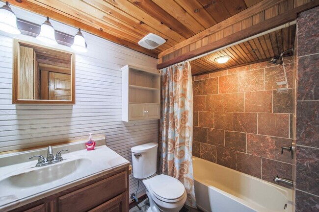 Building Photo - 195 Black Bear Dr