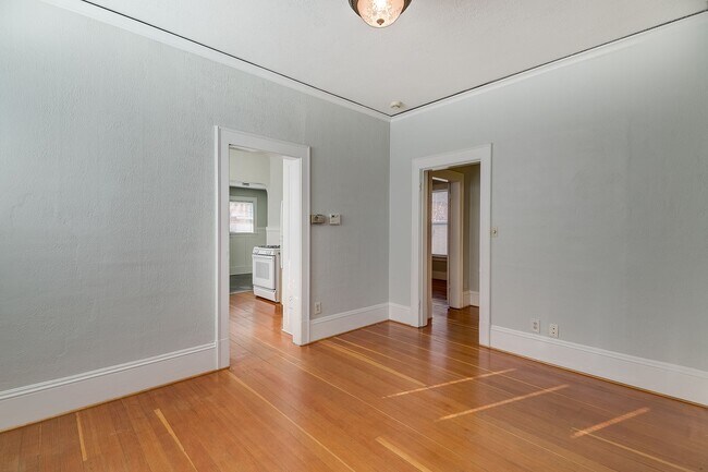 Building Photo - 3Bd/1.75Ba Seattle House