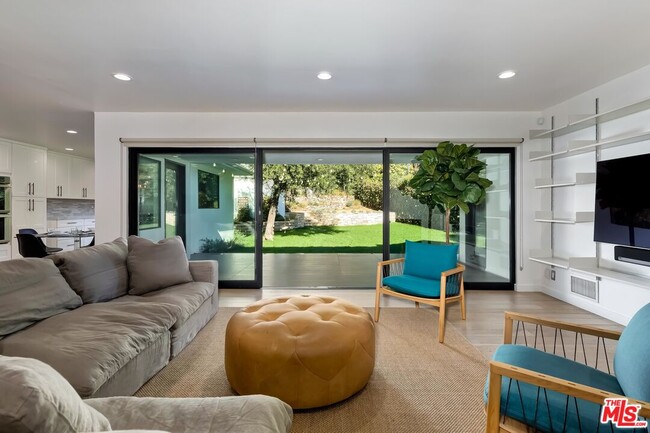 Building Photo - 2400 Glendower Ave