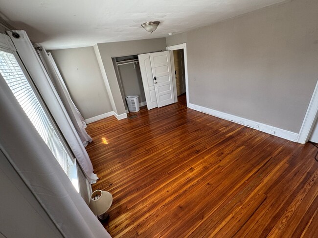 Building Photo - Spacious 5-Bedroom Home in Pikesville, MD ...