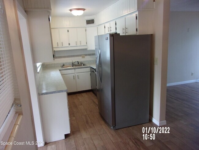Building Photo - 1105 Myrtle Ln