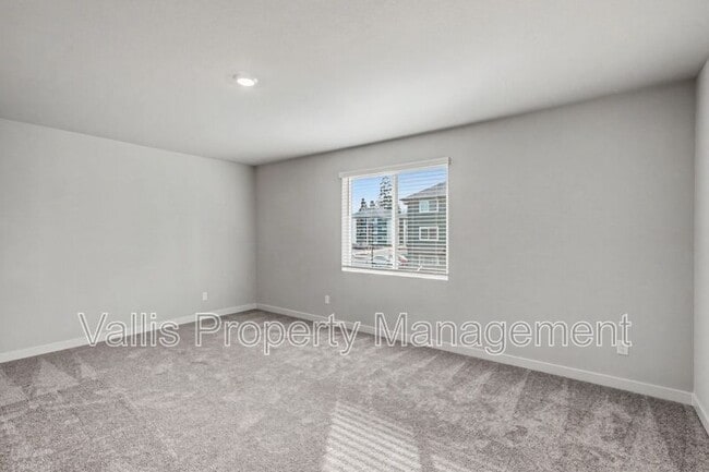 Building Photo - 2618 Mount St Helens Ave SE