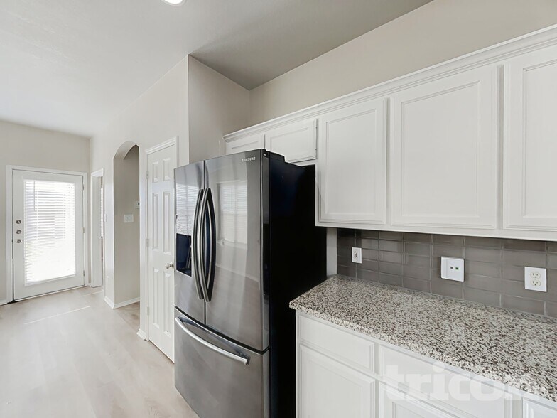 Building Photo - 5733 Parkview Hills Ln