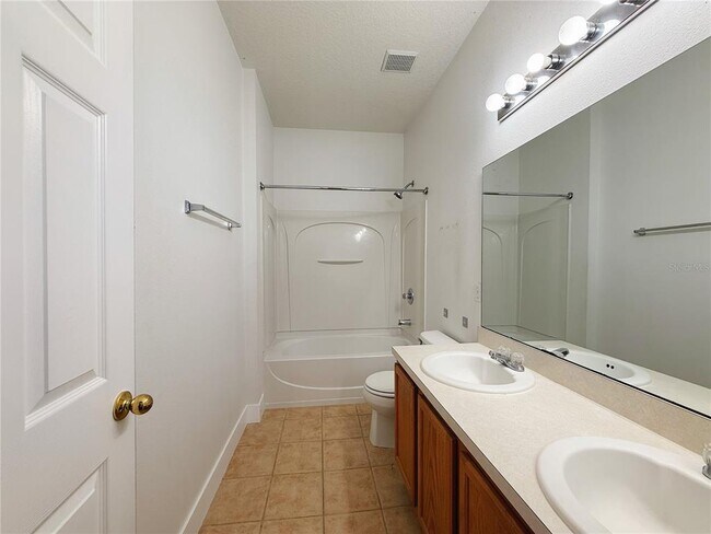Building Photo - 194 Sand Ridge Dr