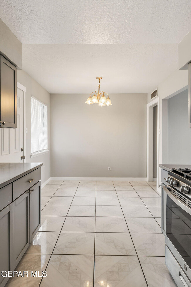 Building Photo - 6932 Escondido Dr