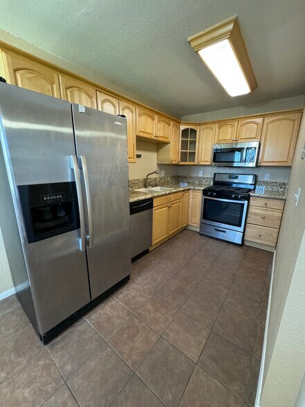 Primary Photo - 868 E Alvarado St
