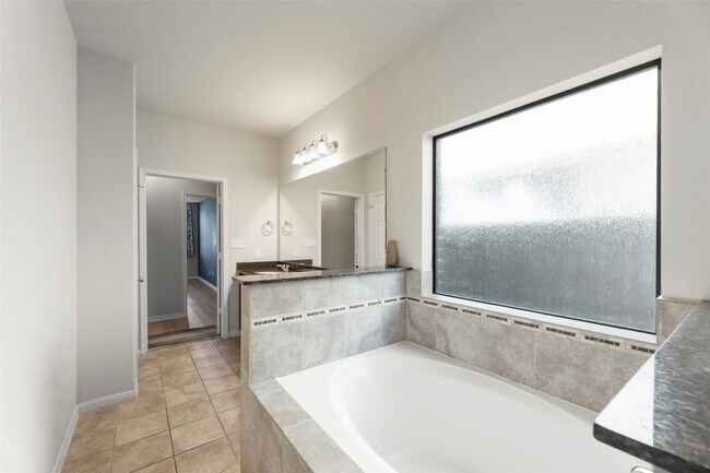Building Photo - 5531 Drumlin Field Way