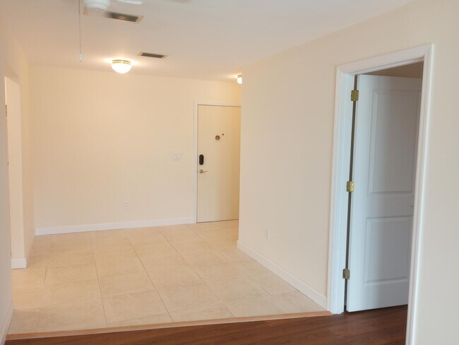 Building Photo - 950 S Kanner Hwy