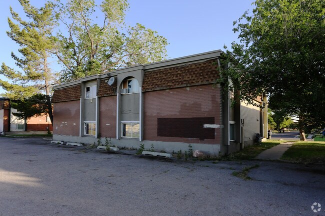 Building Photo - 1817 W Lake Park Dr