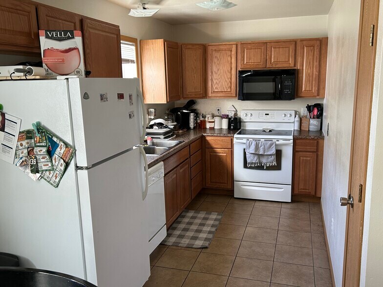 Building Photo - 1519 Springbrook Dr